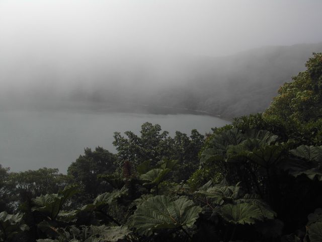 Blick hinunter auf den See