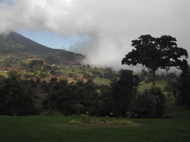 Nebel am Fuß des Turrialba
