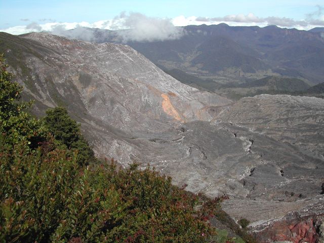 Tiefe Erosionsrinnen westlich des Poas